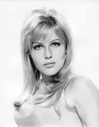 영화배우인 올가 스호베로바의 대표 이미지