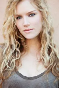 영화배우인 샬롯 커크의 대표 이미지