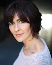 영화배우인 포피 로우의 대표 이미지