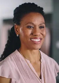 영화배우, 소설가인 프리실라 C. 샤이러의 대표 이미지