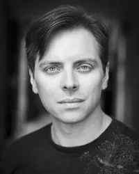 영화배우인 켄턴 홀의 대표 이미지