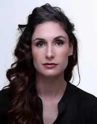 영화배우인 사라 워렌의 대표 이미지