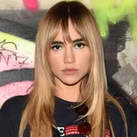 모델, 영화배우인 수키 워터하우스의 대표 이미지