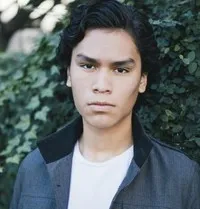 영화배우인 포레스트 굿럭의 대표 이미지