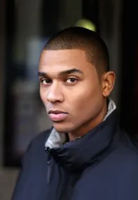 영화배우인 야닉 요제프준의 대표 이미지