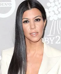 방송인, 패션 디자이너인 코트니 카다시안의 대표 이미지