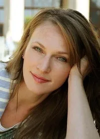 배우인 조피어 서모시의 대표 이미지