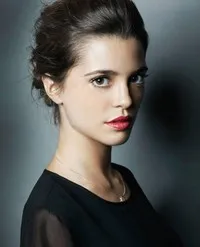 영화배우인 조아나 리베이로의 대표 이미지