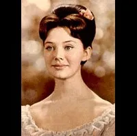 배우인 루드밀라 사벨리에바의 대표 이미지