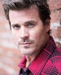 영화배우인 빅터 브라운의 대표 이미지