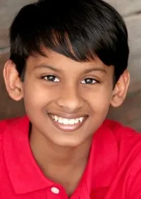 영화배우인 로니 아쿠라티의 대표 이미지