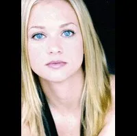 영화배우인 A. J. 쿡의 대표 이미지