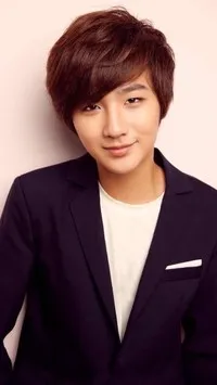 영화배우인 이굉의의 대표 이미지