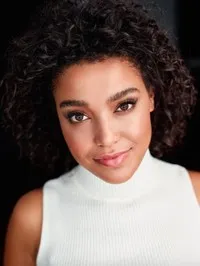 영화배우인 루시 배럿의 대표 이미지