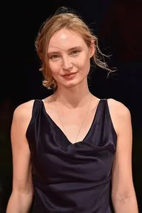 영화배우인 쥘리아 로이의 대표 이미지