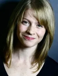 영화배우인 에젬 우준의 대표 이미지