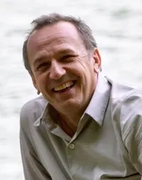 영화배우인 아르노 비야르의 대표 이미지