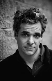 영화배우인 프란체스코 코렐라의 대표 이미지