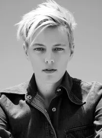 영화배우인 에리카 린더의 대표 이미지