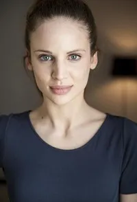 영화배우인 노라 허츠의 대표 이미지