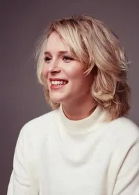 영화배우인 샬럿 오빈의 대표 이미지