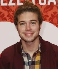 영화배우인 야샤 러스트의 대표 이미지