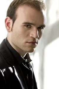 팝페라 가수인 마이클 파비아노의 대표 이미지