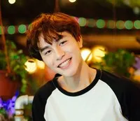 탤런트인 첸웬의 대표 이미지