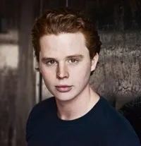 영화배우인 에반 마쉬의 대표 이미지