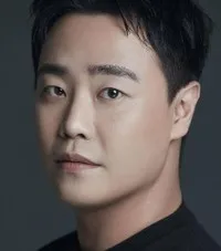 영화배우인 김건의 대표 이미지