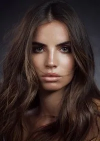 영화배우인 힐티 보웬의 대표 이미지