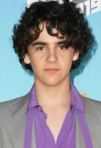 영화배우인 잭 딜런 그레이저의 대표 이미지