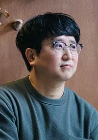 영화감독인 윤성호의 대표 이미지