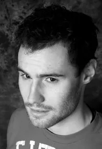 영화배우인 마크 폴 웨이크의 대표 이미지