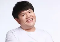 영화배우인 사파의 대표 이미지