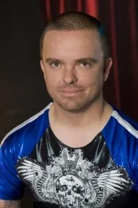 배우인 제이슨 위맨 아쿠나의 대표 이미지