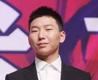 영화배우인 아여나의 대표 이미지