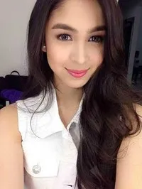 영화배우인 줄리아 바레토의 대표 이미지