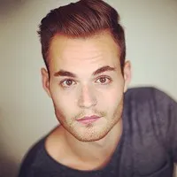 영화배우인 플로리앙 브레슬레의 대표 이미지