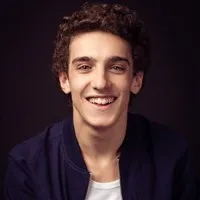 영화배우인 폴 스카르포글리오의 대표 이미지