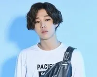 가수인 칸의 대표 이미지