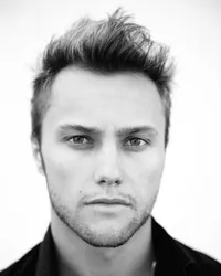 영화배우인 마크 퍼즈의 대표 이미지