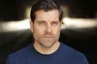 영화배우인 블레인 그레이의 대표 이미지