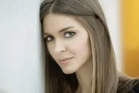 영화배우인 제이넵 외즈더의 대표 이미지