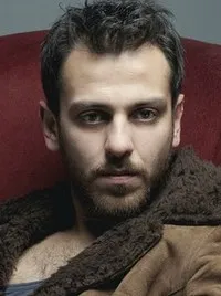 영화배우인 에르칸 콜칵 코스텐딜의 대표 이미지