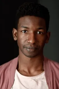 연극배우인 마무두 애시의 대표 이미지