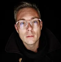 영화감독인 제프리 스로웰의 대표 이미지