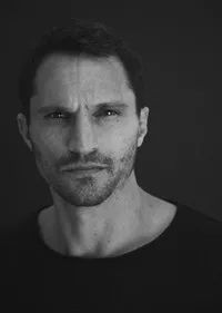 영화배우인 댄 모어의 대표 이미지