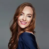 영화배우인 엘리자베타 막시모바의 대표 이미지