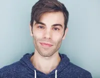 영화배우인 크리스 배노우의 대표 이미지